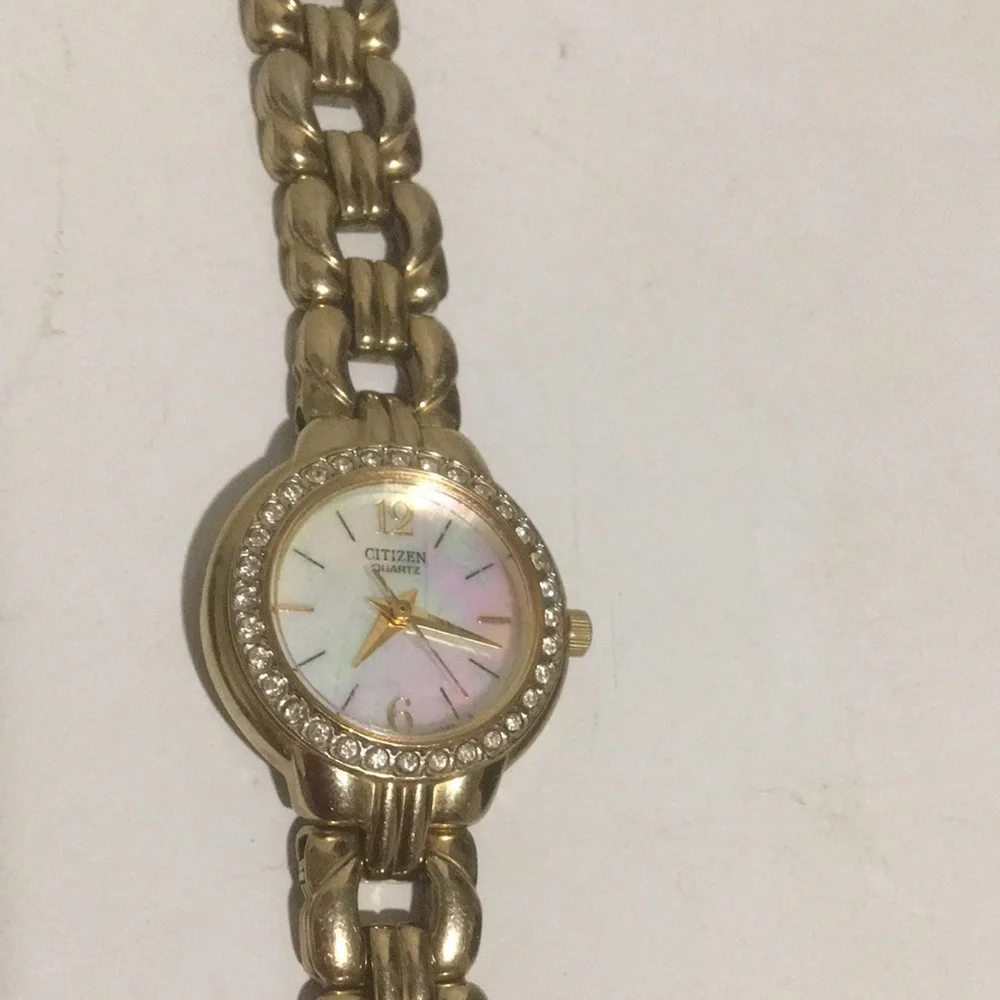 Gold Chain Link Watch - Picture 2 of 4